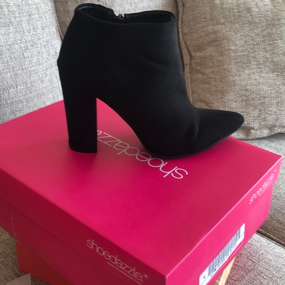 Black ankle booties 😍